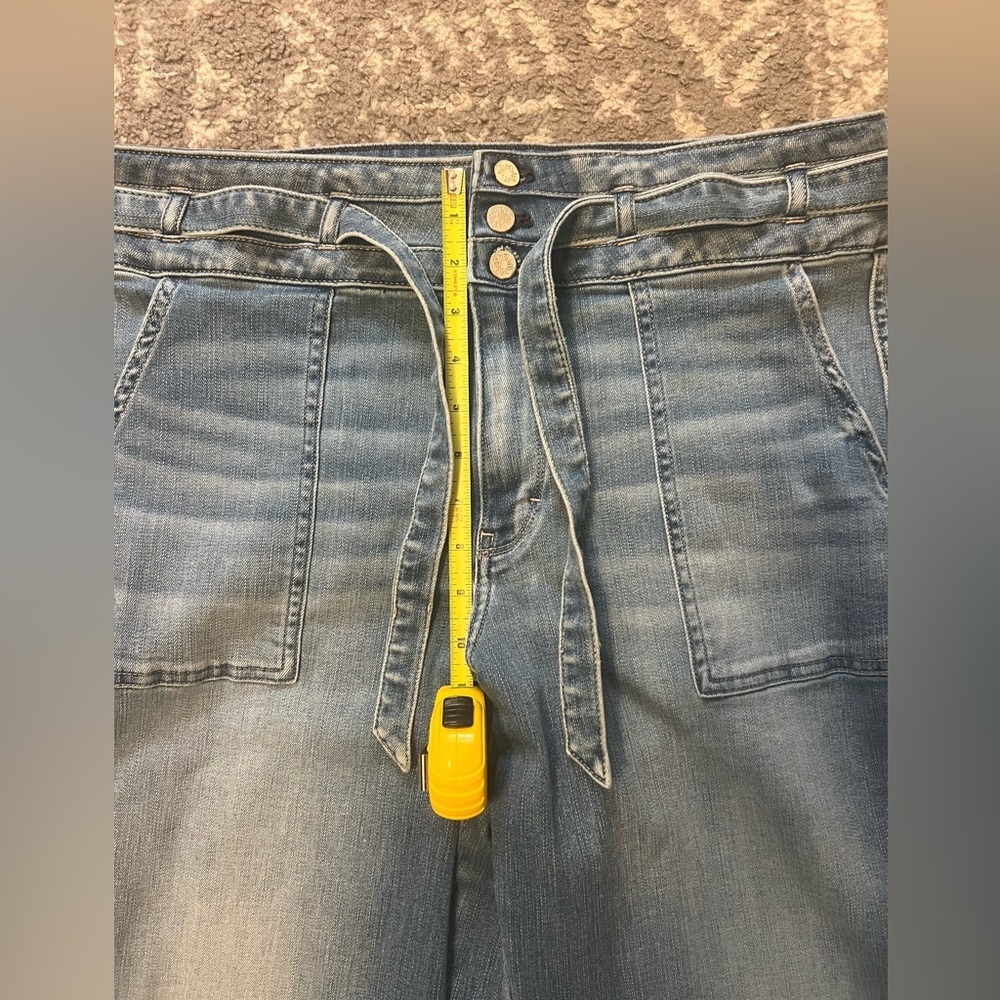 White House Black Market Faded Blue Wide-high rise jeans size 12 (A203) - Picture 5 of 14